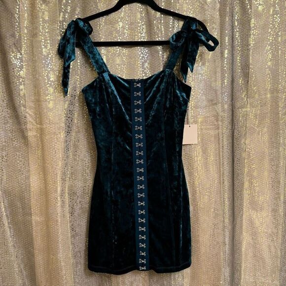 Forever 21 Forest Green Velvet Tie Shoulder Hook Eye Mini Dress S NWT - Picture 1 of 11